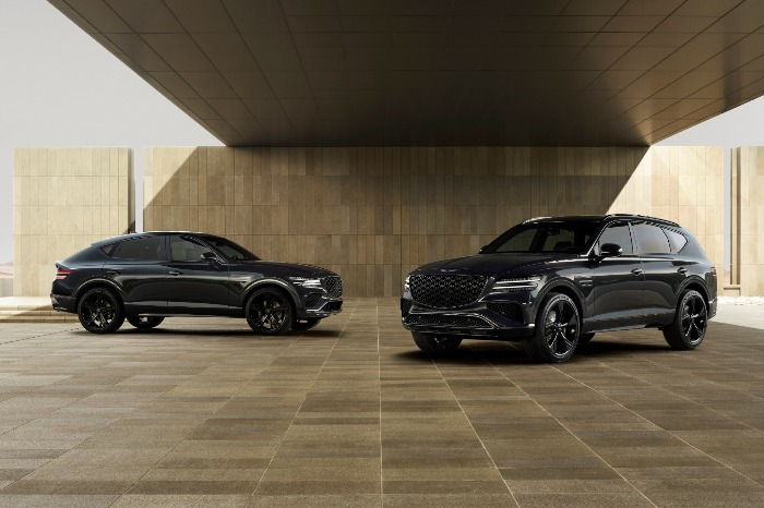 Genesis the GV80 Black (left) and the GV80 Coupe Black (Courtesy of Hynudai Motor)