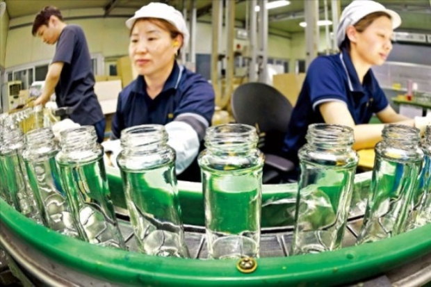 Employees at Youngil Glass' factory in Hwaseong, Gyeonggi Province